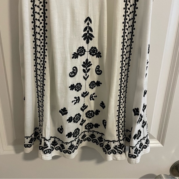 NWT Anthropologie Akemi+Kin Embroidered Sleeveless Top Antique White & Black XS - Picture 6 of 13